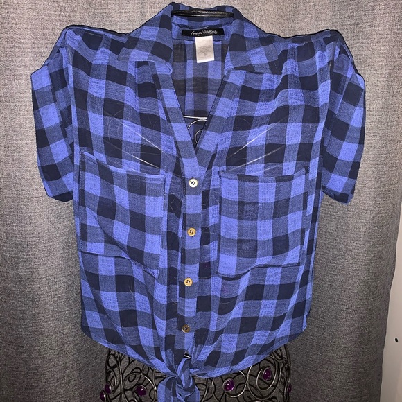 Super cute plaid tied cropped blouse - Picture 4 of 5